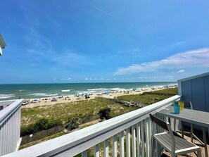 Property grounds - Top Floor Beachfront w Pool & Ocean Sunrise Views! (Carolina Beach)