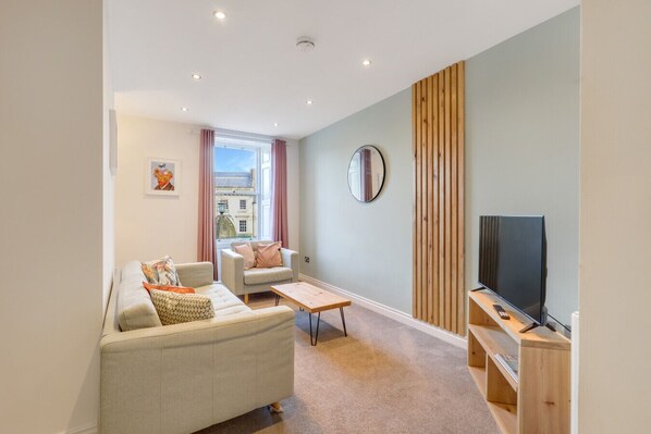 Smart TV, books - Town centre apartment (Alnwick)