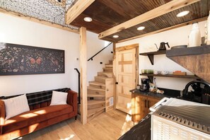 Televisión y chimenea 