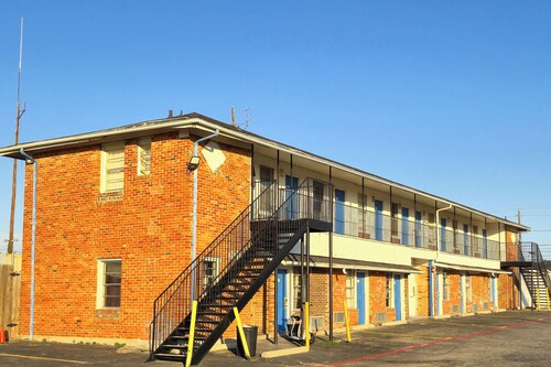 Cole Manor Motel By Oyo Love Field Market Center