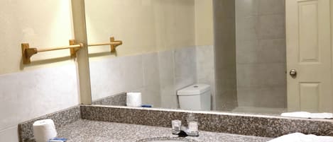 Room, 1 Queen Bed, Non Smoking | Bathroom | Shower, free toiletries, towels, toilet paper