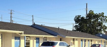 Cole Manor Motel By OYO Love Field Market Center