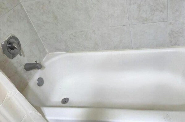 Bathroom - Cole Manor Motel By OYO Love Field Market Center (Dallas)