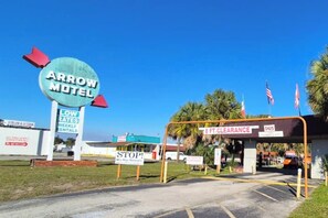Property entrance - Arrow Motel By Oyo Near Downtown (Orlando)