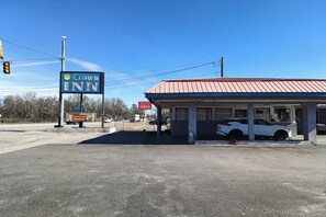 Exterior - Crown Inn By Oyo Orangeburg Hwy 301 (Orangeburg)