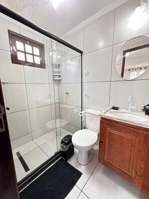 Hårtørrer, Sæbe, Toiletpapir