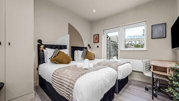 Desk, iron/ironing board, travel cot, WiFi