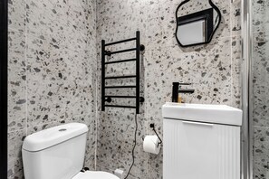 Shower, hair dryer, towels, soap - Wonderful studio in London with WiFi and fitness center access (London)