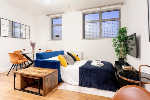 Modern 2- Bedroom Apartment Redhill Central, Surrey, Gatwick #5