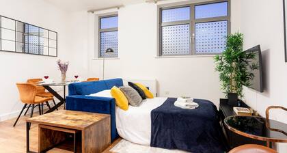 Modern 2- Bedroom Apartment Redhill Central, Surrey, Gatwick #5
