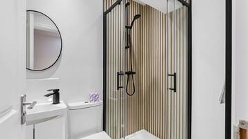 Apartment, City View | Bathroom shower