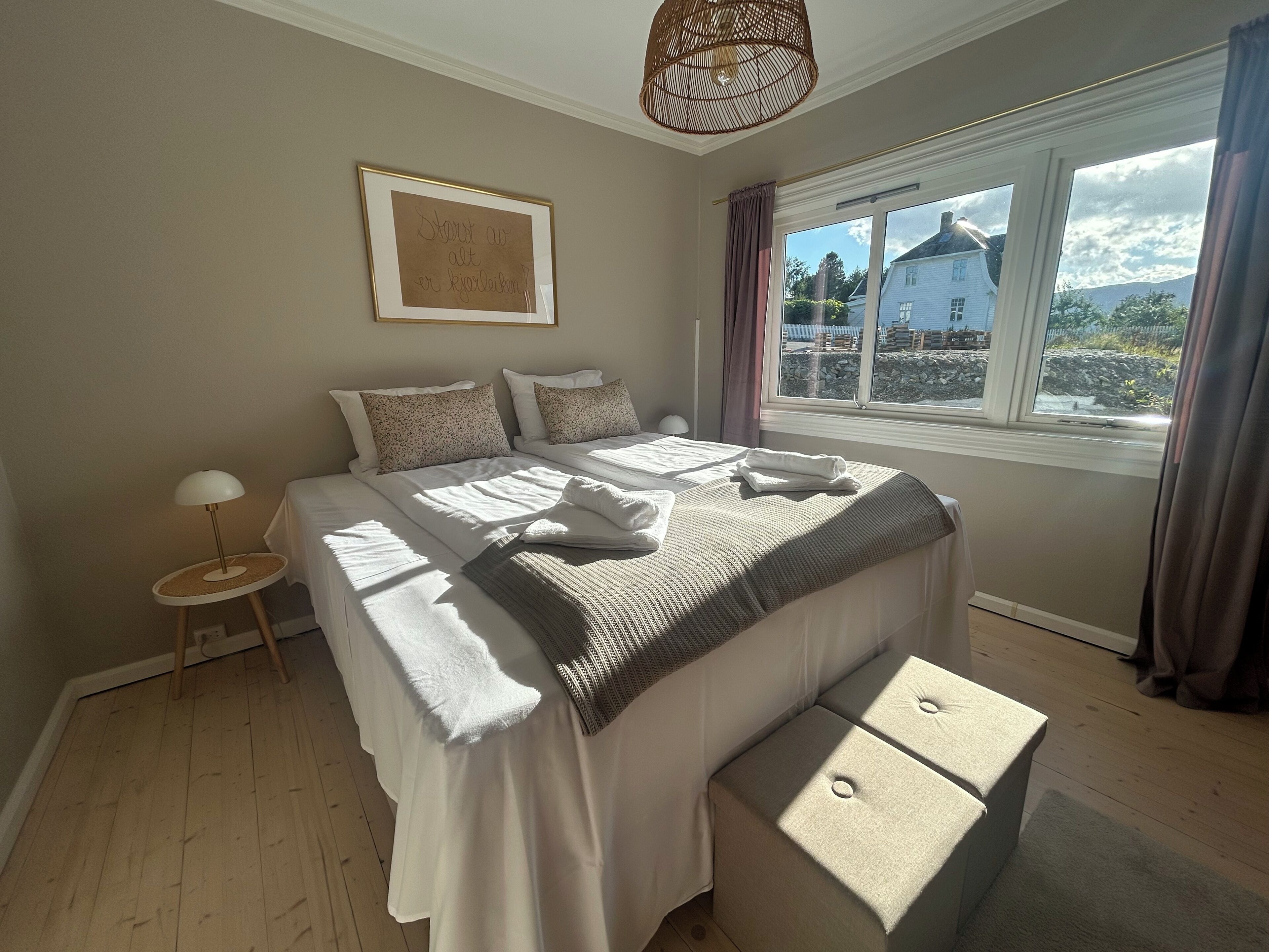 Camera doppia, vista mare parziale | Con stile personalizzato, con arredamento individuale, Wi-Fi gratuito