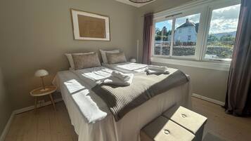 Dobbeltrom, delvis sjøutsikt | Individuelt dekorert, individuelt innredet og wi-fi (inkludert)