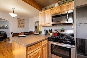 Refrigerador, microondas, horno, placa de cocina