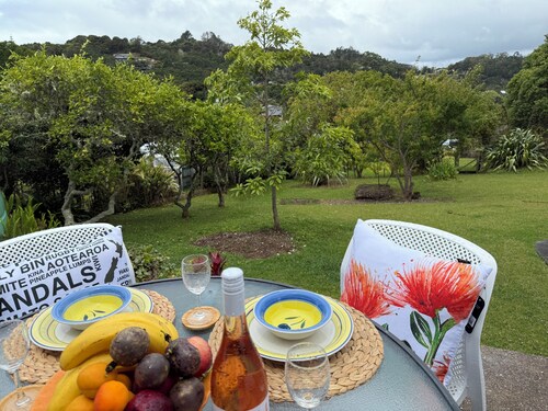 Retro Russell Retreat - Mins to Ferry, Beach, Eats