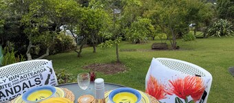 Retro Russell Retreat - Mins to Ferry, Beach, Eats