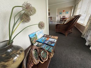 Interior - Retro Russell Retreat - Mins to Ferry, Beach, Eats (Russell)