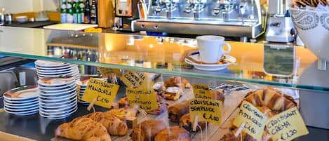 Kontinental frukost på helger (EUR 6 per person)