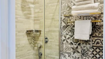 Comfort-Doppel- oder -Zweibettzimmer | Badezimmer | Haartrockner, Seife, Shampoo, Toilettenpapier
