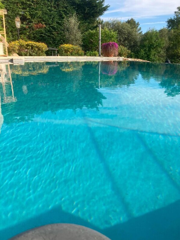 Pool - House sleeps 6 possibility8 in exceptionally quiet south-facing location (Le Rouret)