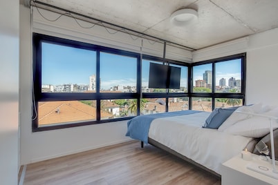 Luxurious 2 Bedroom & 2 Bathroom Palermo Condo with 2 Balconies