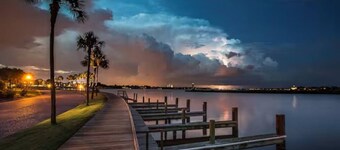 Experience Comfort & Style in Houston’s Bay Area
