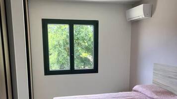 3 chambres, fer et planche Ă repasser, draps fournis