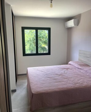3 chambres, fer et planche à repasser, draps fournis
