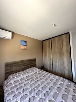 3 bedrooms, iron/ironing board, bed sheets - Villa with pool (Les Arcs)