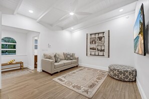 Elite Single Room | Living area | 55-inch Smart TV with cable channels, streaming services - The Anchor Inn (Sanibel)