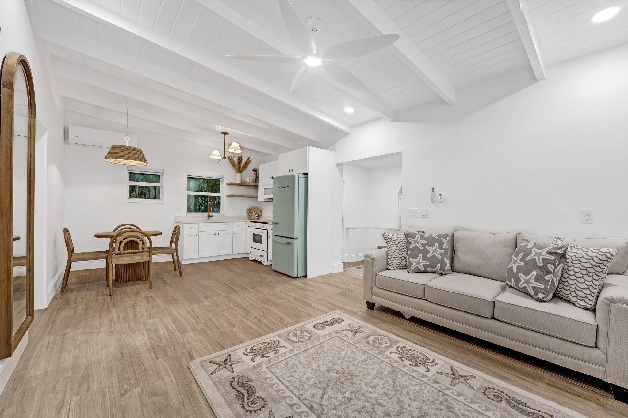 Elite Tek Kişilik Oda | Özel mutfak | Mini buzdolabı, mikrodalga fırın, set üstü ocak 