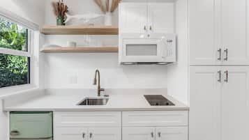 Studio Confort | Cuisine privée | Mini réfrigérateur, micro-ondes, plaque de cuisson, grille-pain