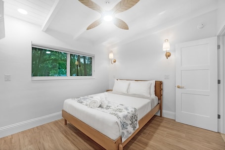 Cortinas blackout, tabla de planchar con plancha y wifi gratis . The Anchor Inn