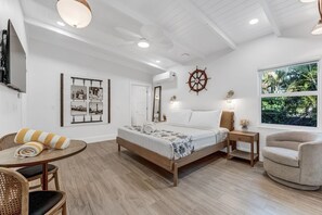 Comfort Studio | Blackout curtains, iron/ironing board, free WiFi, bed sheets - The Anchor Inn (Sanibel)