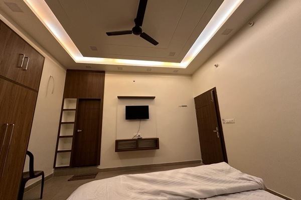 Deluxe Double Room, Patio | Desk, laptop workspace, iron/ironing board (on request), WiFi (free)