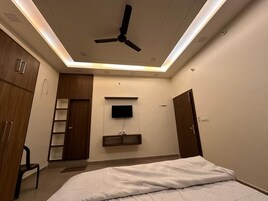 Habitación Deluxe doble, patio | Escritorio y espacio para trabajar con un portátil