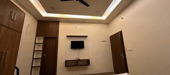 IHCS 集團旗下神聖雲酒店