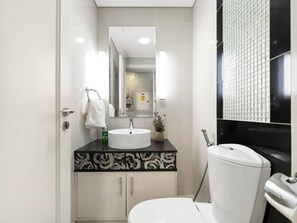 Hårtørrer, bidet, håndklæder, Sæbe