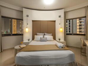 1 bedroom, iron/ironing board, WiFi, bed sheets - Luxury 1BR with Burj Khalifa View in Downtown Dubai (Dubai)