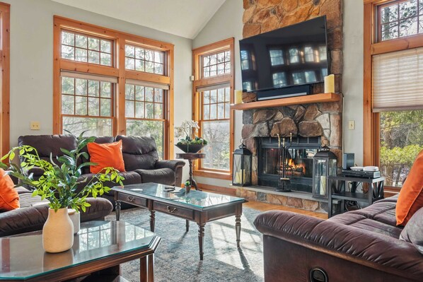 House (5 Bedrooms) | Interior - Mountain Escape With Game Room, Balcony & Stunning Views in the Poconos Christina (Tannersville)