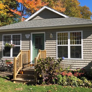 Exterior detail - Charming 2-bedroom upscale cottage (Wells)