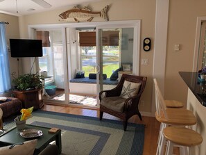 Smart TV, video games, DVD player, table football - Charming 2-bedroom upscale cottage (Wells)