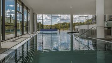 Indoor pool, sun loungers