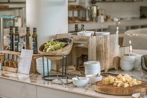 Café da manhã com buffet todos os dias mediante uma taxa