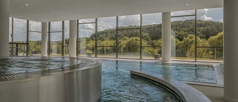 Indoor pool, sun loungers