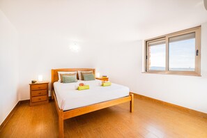 Villa | 4 bedrooms, iron/ironing board, bed sheets - Villa in Alte Near sea Beach (Loulé)