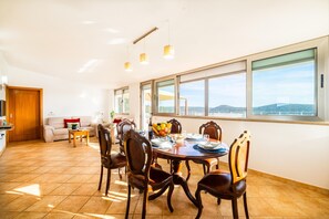 Villa | Dining