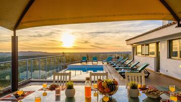 Villa | Outdoor dining