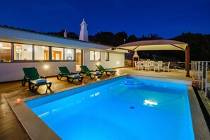Villa | Pool | Indoor pool, outdoor pool - Villa in Alte Near sea Beach (Loulé)