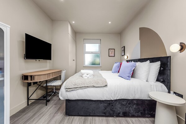 Desk, iron/ironing board, travel cot, WiFi